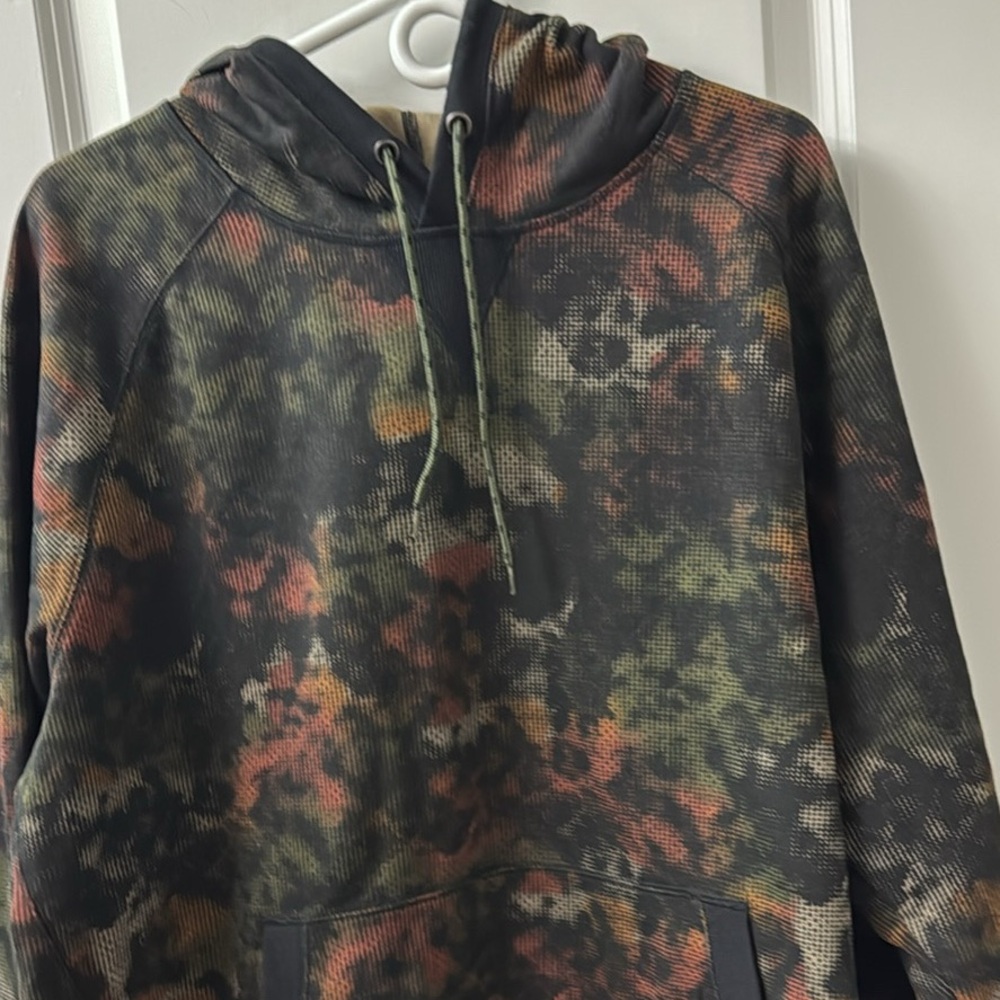 Men’s Brand NWT..DSG Camouflage Hoodie with front pockets. Size 2X